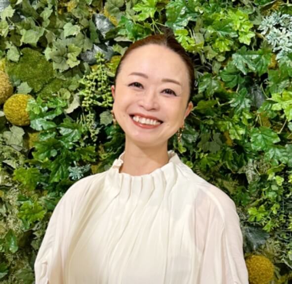 執行役員　覚前　幸恵